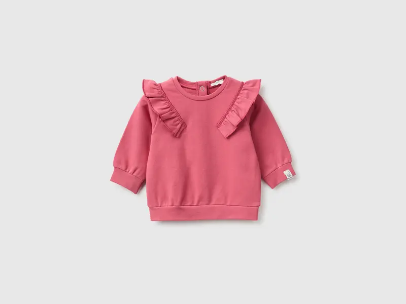 Closed sweatshirt with ruffles