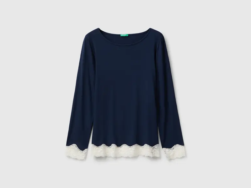 Flowy top with lace