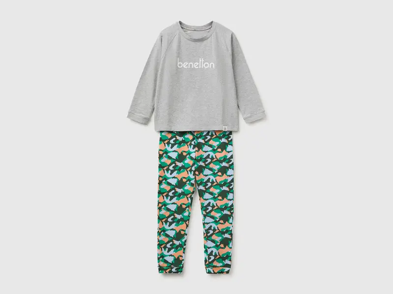 Pyjamas with logo and patterned trousers