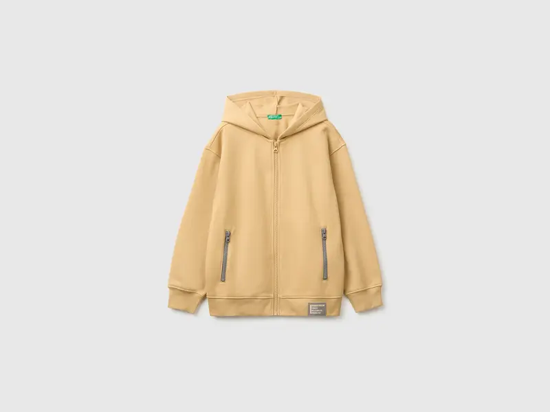 Warm sweatshirt with zip, print and patch